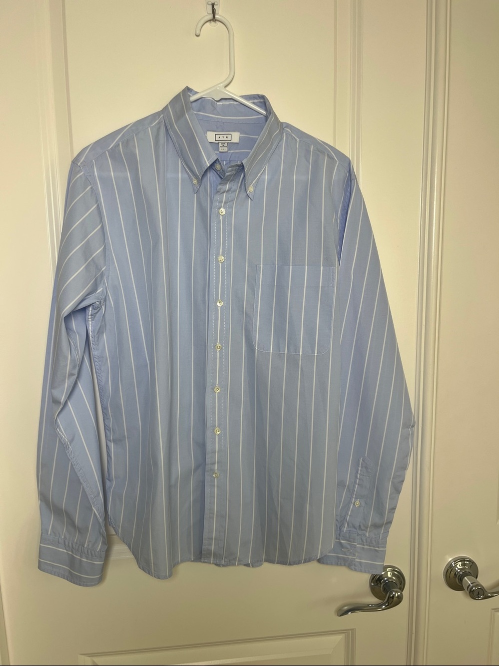 AYR Men’s Blue and White Striped Button Down Shirt Size Medium